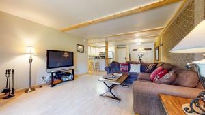 Summit Cozy Condo Getaway