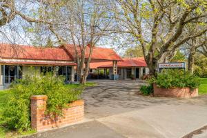 ASURE Oak Estate Motor Lodge