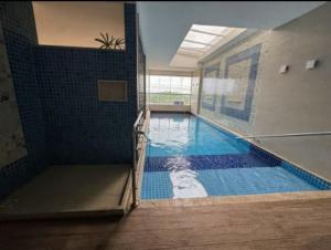 Guarapari Enseada azul! Apto de luxo com Piscina,Beira mar