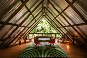 Casa Trikona - Imersa na floresta na Aldeia Rizoma