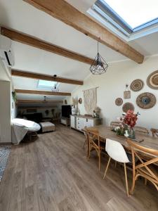 LE BOHEME CHIC - Terrasse BBQ Espace & Confort - Clim et Parking Gratuit - Idéal Famille - PLAGE 15 min - OFFRE SPECIALE