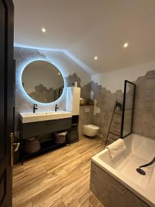 LE BOHEME CHIC - Terrasse BBQ Espace & Confort - Clim et Parking Gratuit - Idéal Famille - PLAGE 15 min - OFFRE SPECIALE