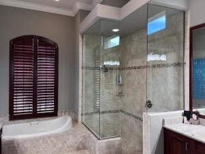 Expansive 1-Story Home on Twin Eagles Talon Golf Course Ideal for Family Gatherings