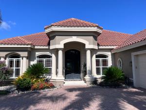 Expansive 1-Story Home on Twin Eagles Talon Golf Course Ideal for Family Gatherings