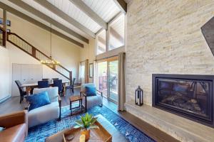 Storm Meadows Christie Base 352