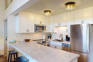 Storm Meadows Christie Base 352