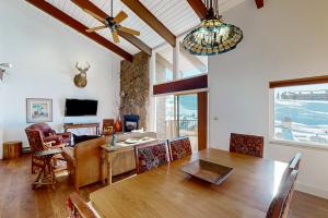 Storm Meadows - Christie Base 353