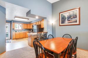 Lighthouse Cove Condo Resort 217 - Lakeside Memories