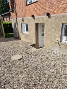 Basement apartment north in the city