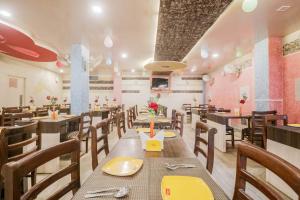 Collection O Kewal Palace Hyderabad Gate