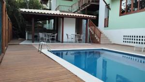 APARTAMENTO na VILA da PRAIA do FORTE em CONDOMÍNIO