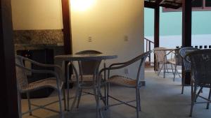 APARTAMENTO na VILA da PRAIA do FORTE em CONDOMÍNIO