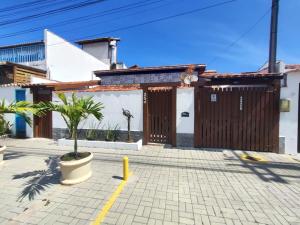 Excelente casa com garagem no centro de Búzios!