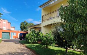 Amazing Apartment In Vabriga With Wifi