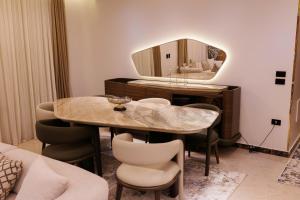 شقة فندقية فاخرة شارع جيهان الرئيسي بجوار النيل و جامعه المنصوره