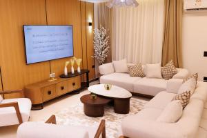 شقة فندقية فاخرة شارع جيهان الرئيسي بجوار النيل و جامعه المنصوره