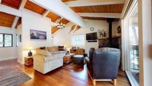 Villa De Los Pinos Year-Round Activities Nearby Shopping & Restaurants