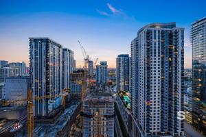 Modern Downtown 1BR with Amazing City Views