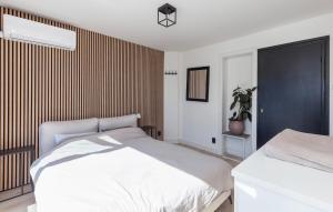 Pet Friendly Home In Utrecht With Wifi