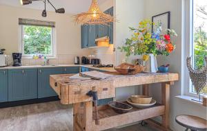 2 Bedroom Beautiful Home In Noordwijkerhout