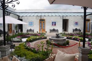 Por los Siglos de los Siglos Hotel