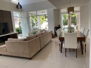 Roomy and cozy house on the Riviera beach