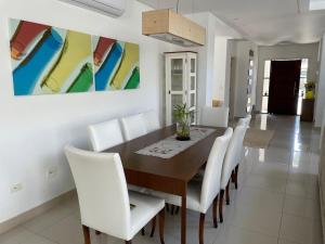 Roomy and cozy house on the Riviera beach