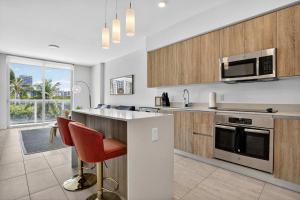 Biscayne Cove by Rove Travel - Condo with Balcony