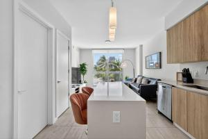 Biscayne Cove by Rove Travel - Condo with Balcony