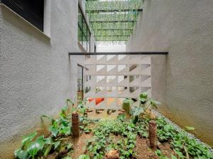 Condomínio com piscina ao lado do Parque Buenos Aires