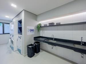 Condomínio com piscina ao lado do Parque Buenos Aires