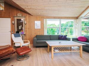 8 person holiday home in Glesborg