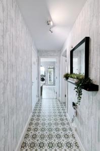 Comfy Stylish Unit Near Canary Wharf l Top Floor Ideal for Business and Leisure Privacy l No Minimum Stay I