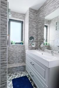 Comfy Stylish Unit Near Canary Wharf l Top Floor Ideal for Business and Leisure Privacy l No Minimum Stay I