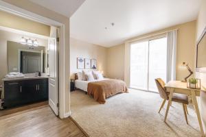 Spacious 3-Bedroom 3BTH Apt in Marina Del Rey! Pool, Hot Tub