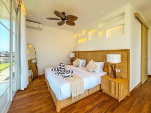 Luxury Beachside 3BD Villa with Pool & Rooftop Seseh