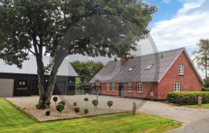 Lovely Home In Gram With Wifi