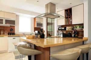 Casa Taylor 4BR with private pool and sea view