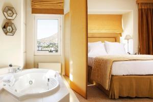 Casa Taylor 4BR with private pool and sea view