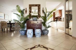 Casa Taylor 4BR with private pool and sea view