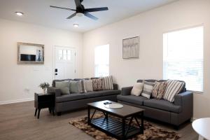 5 Min to Downtown - 12 to Elon - Deck - Wi-Fi