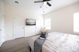 5 Min to Downtown - 12 to Elon - Deck - Wi-Fi