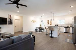 5 Min to Downtown - 12 to Elon - Deck - Wi-Fi