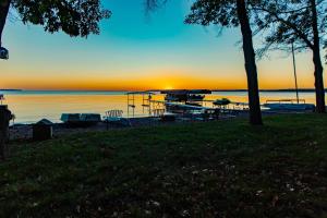 Dog Friendly Leech Lake Home w Perfect Beach Garage Boat Lift