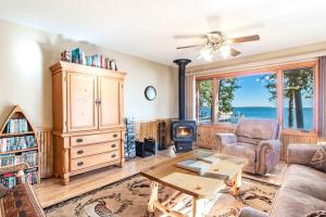 Dog Friendly Leech Lake Home w Perfect Beach Garage Boat Lift