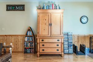 Dog Friendly Leech Lake Home w Perfect Beach Garage Boat Lift