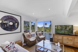 Paraiso Del Mar - by Coast Hosting