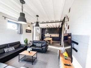 Holiday home with garden and roofed terrace