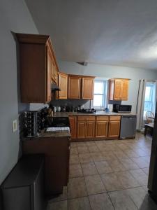 The Maverick Upstairs - NEW! - Lux Apartment - 2 Miles From Airport & Downtown Boston