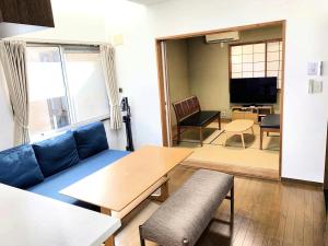 Piano playing house in Shibuya Ward, 3 bedrooms, 15 minutes to Shinjuku Station by foot and subway 貸切一軒家10名様 新宿駅から4分の幡ヶ谷駅徒歩11分 渋谷駅直通バス停徒歩1分 ピアノと防音室